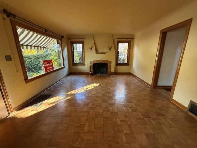 Building Photo - Now renting 3 bedroom House, visit our website at www.stillproperties.com