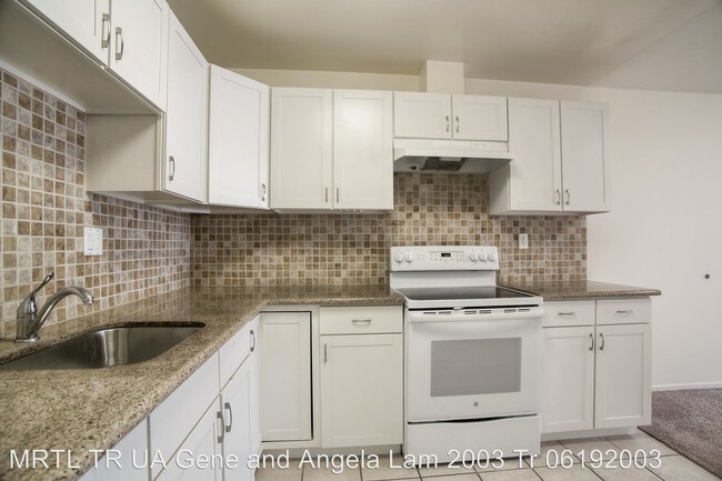 Foto del edificio - 3210-3240 Geary Blvd