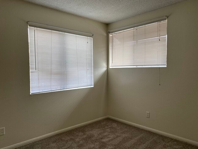 Bedroom - 302 Ranchwood Gln