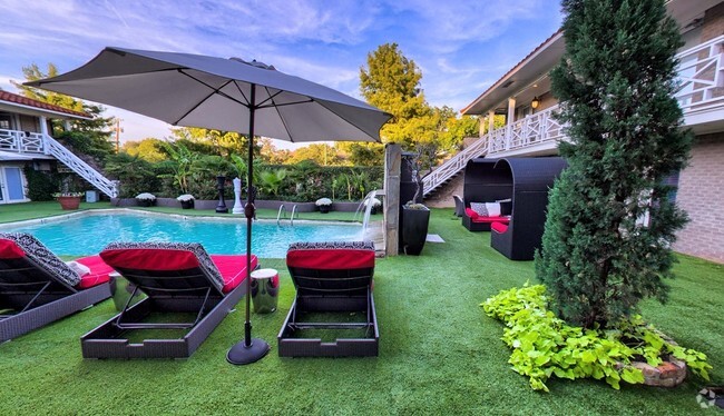 Building Photo - GARDEN VILLA