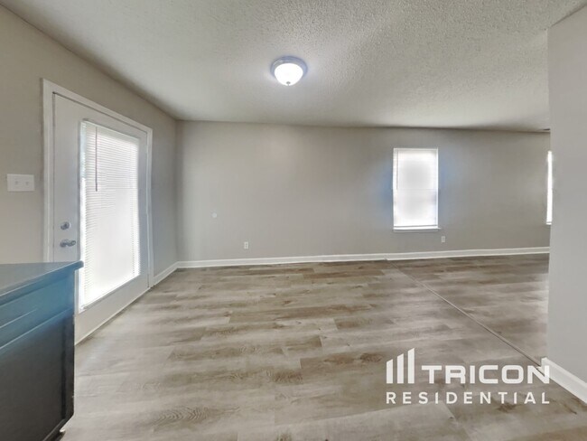 Foto del edificio - 13336 N Brick Chapel Dr