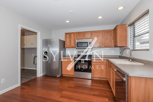 Foto del edificio - You will love this spacious 4 bed, 3 bath ...