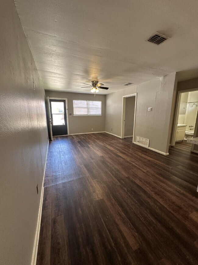 Building Photo - Spacious Duplex with Off-Street Parking