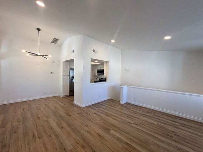 Building Photo - Quail Ridge Oceanside 3 Bed/ 2 Bath Townho...