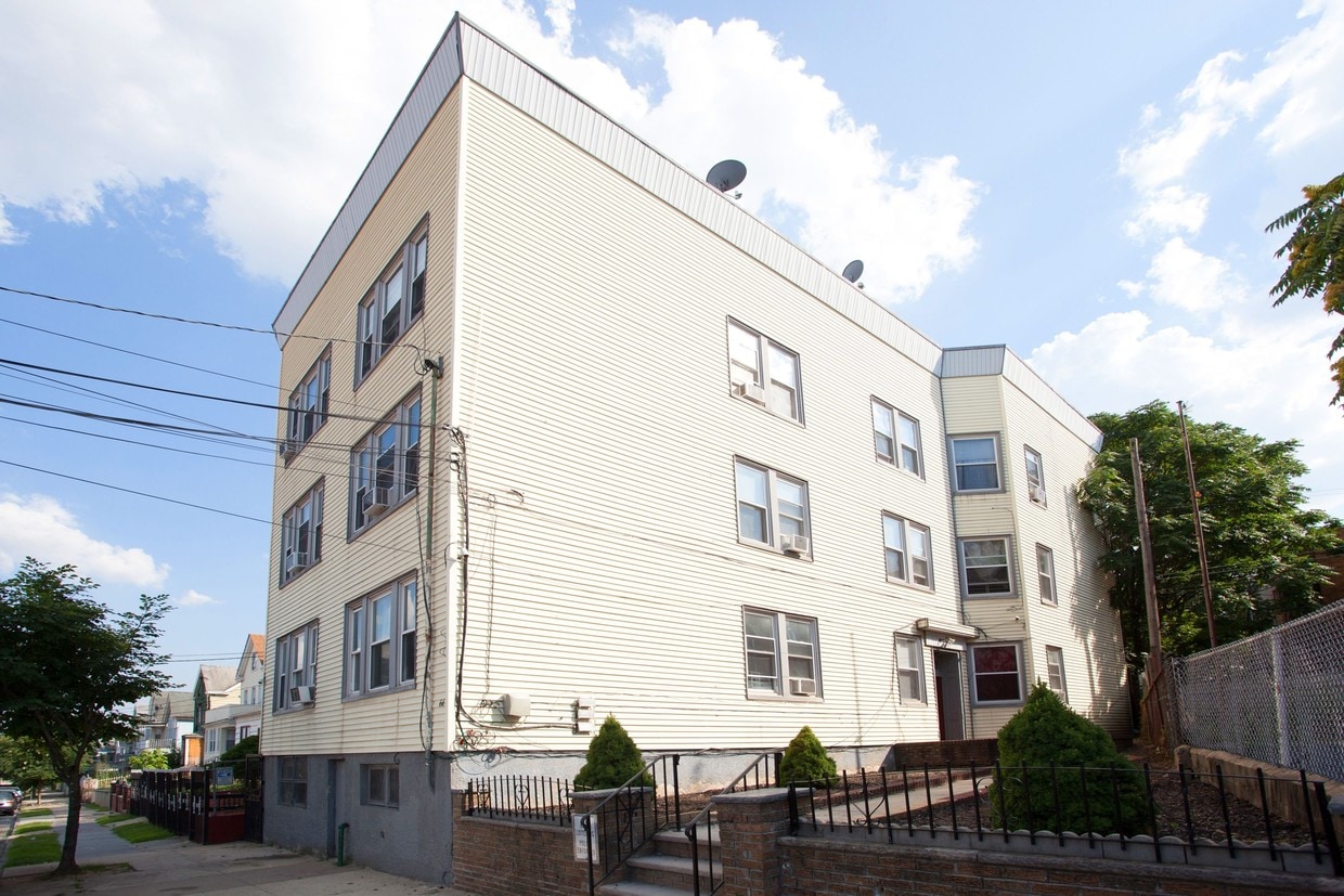 66 Elliott St, Newark, NJ 07104 Apartments in Newark, NJ