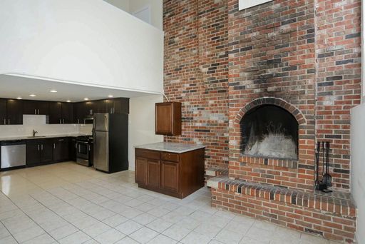 Building Photo - 877 W Lill Ave