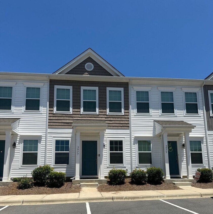 Primary Photo - BEAUTIFUL 2 Bedroom in MIDLAND
