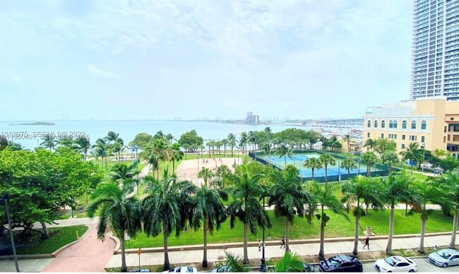 Foto del edificio - 488 NE 18th St