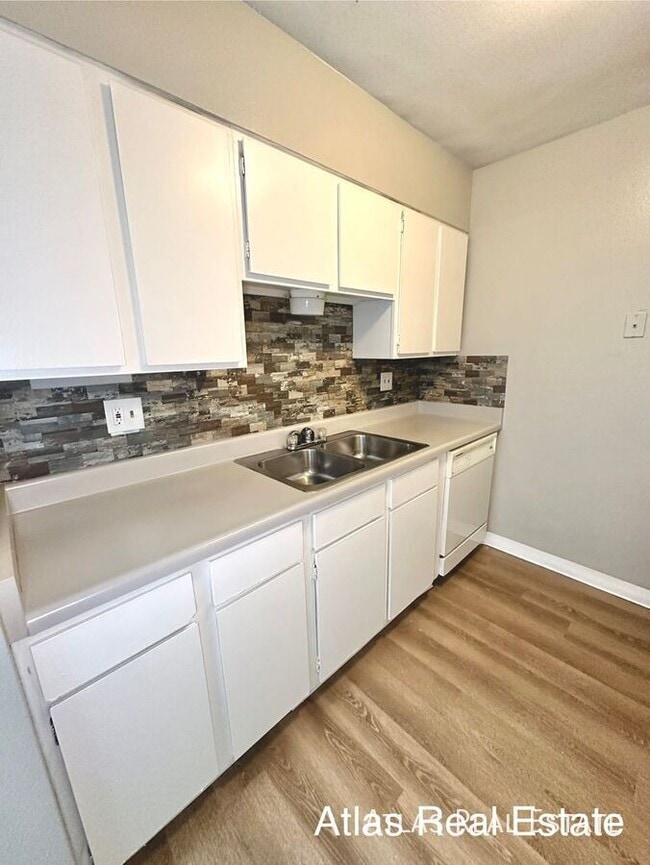 Building Photo - 4635 N Carefree Cir