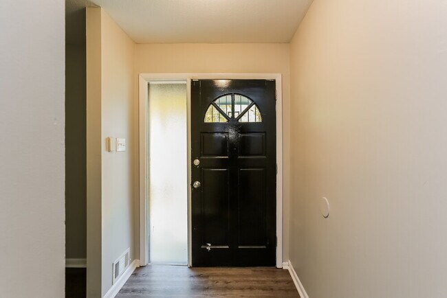 Building Photo - 4615 Sahara Dr SW