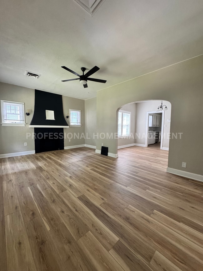 Foto del edificio - Charming 2-Bedroom, 1-Bath Home with Finis...
