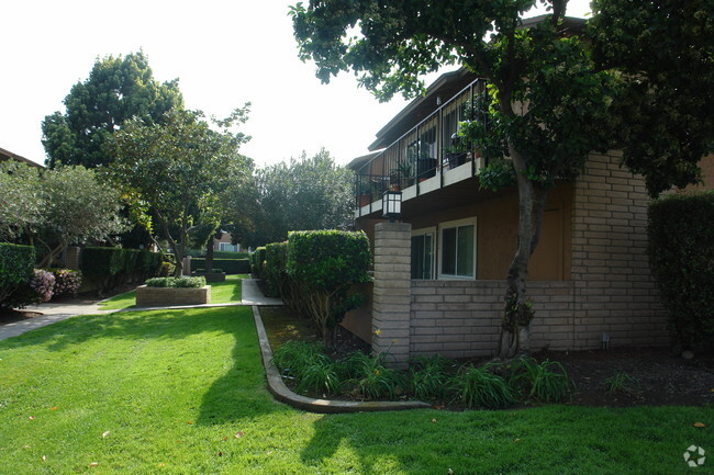 Building Photo - Raintree Apartments