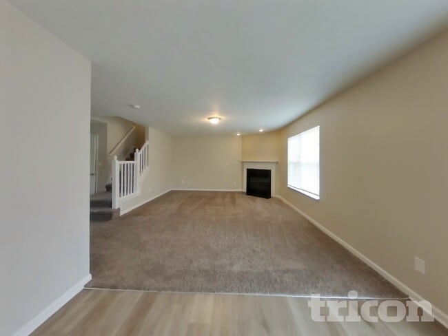 Building Photo - 749 Mozart Dr