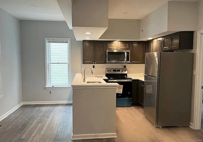 Building Photo - 10 Haviland St