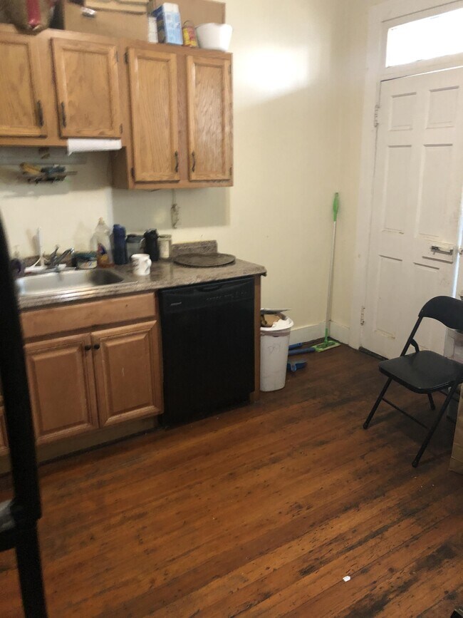 Building Photo - 121 Hillside St