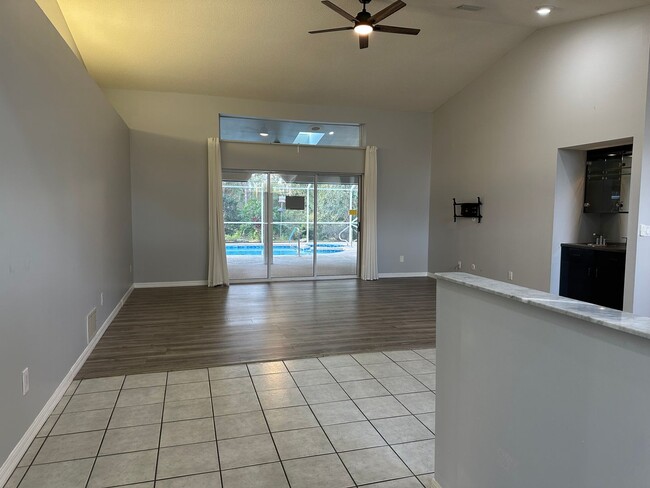 Foto del edificio - Beautiful Pine Lakes Pool home AVAILIBLE NOW!