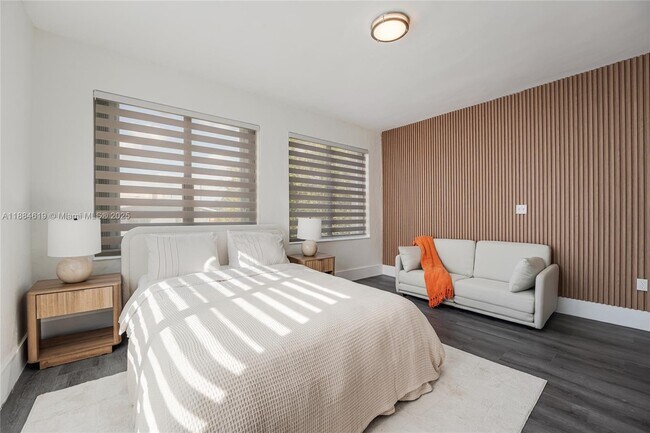 Foto del edificio - 301 SW 10th Ave