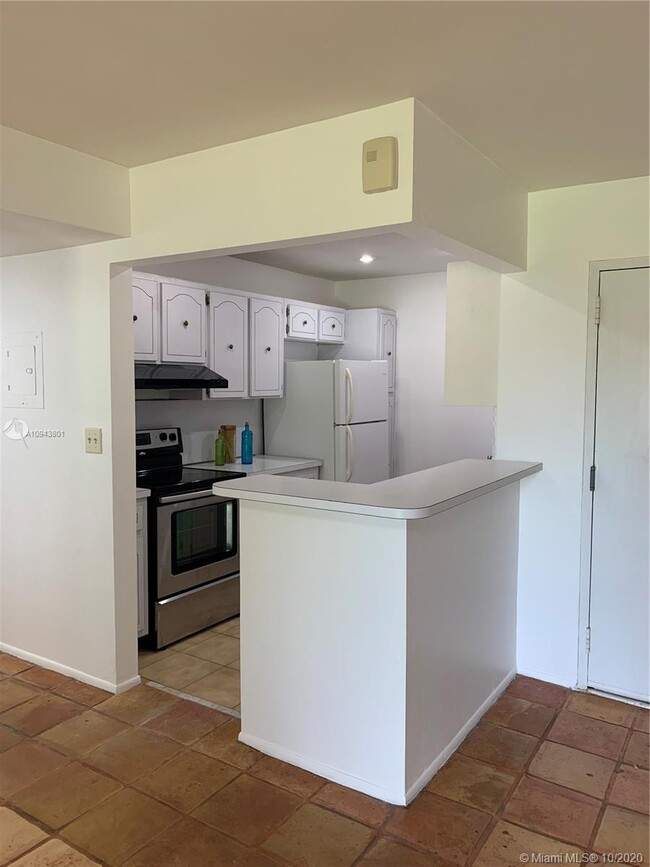 Building Photo - 10387 N Kendall Dr