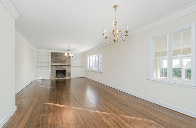 Building Photo - 1254 Edinboro Rd