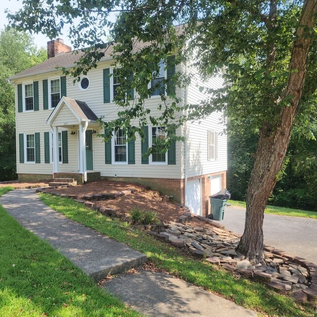 Building Photo - SPACIOUS 2-Story House with Basement in Ab...