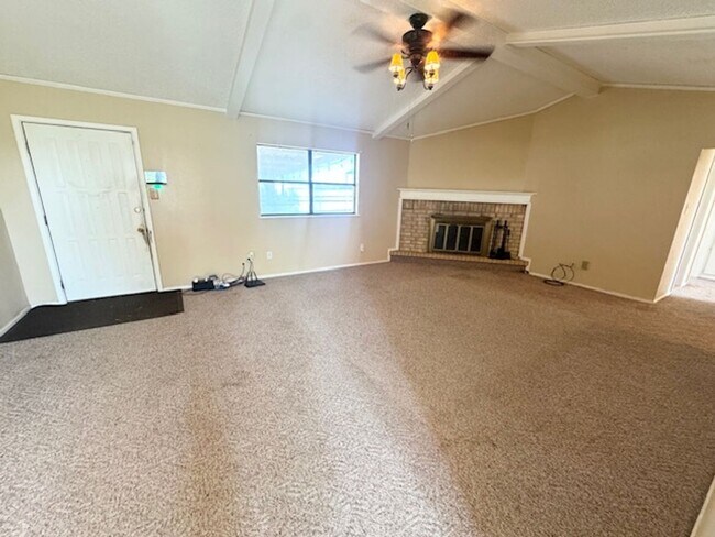 Foto del edificio - Country Living! 4 Bed 2 Bath Ready to Rent ASAP