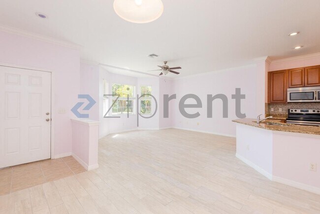 Foto del edificio - 7569 Tamarind Ave