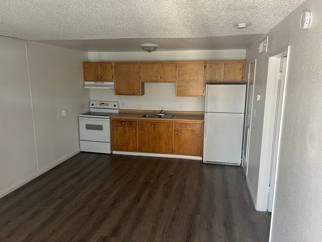 Building Photo - 1 Bedroom Condo in Central Las Vegas