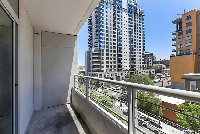 Foto del edificio - 425 W Beech St