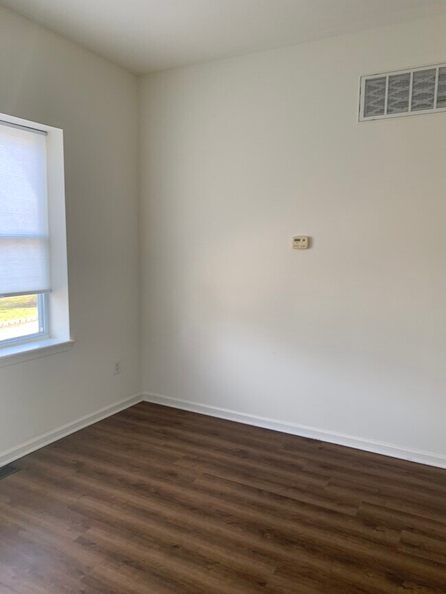 LIVING ROOM - 200 Freeman St