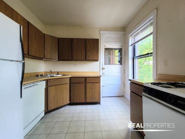 Building Photo - 1 bedroom in CHICAGO IL 60657