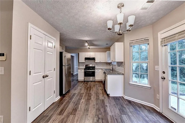 Building Photo - 1227 Yellow River Dr