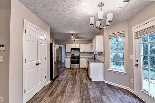 Foto del edificio - 1227 Yellow River Dr