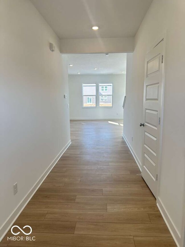 Building Photo - 820 Hardin Pl