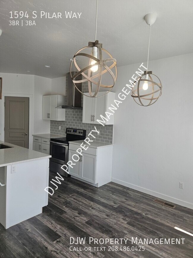 Building Photo - 1594 S Pilar Wy