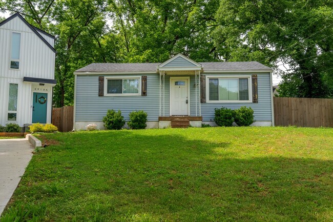 Foto del edificio - **COMING SOON**  Quaint Cul-de-sac Home Now Available in Riverside Village, East Nashville!