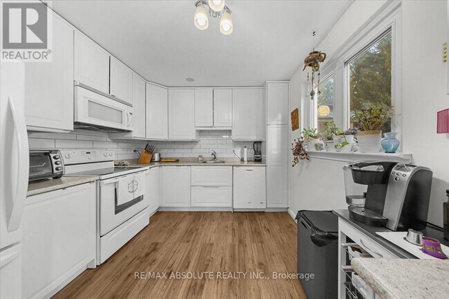 Building Photo - 16 Melanie Crescent