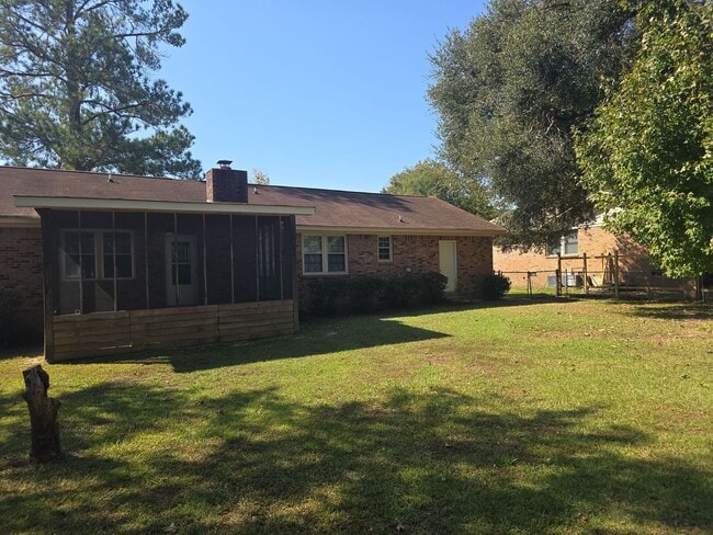 Building Photo - 3 Bed 2 bath house in Laurel Meadows