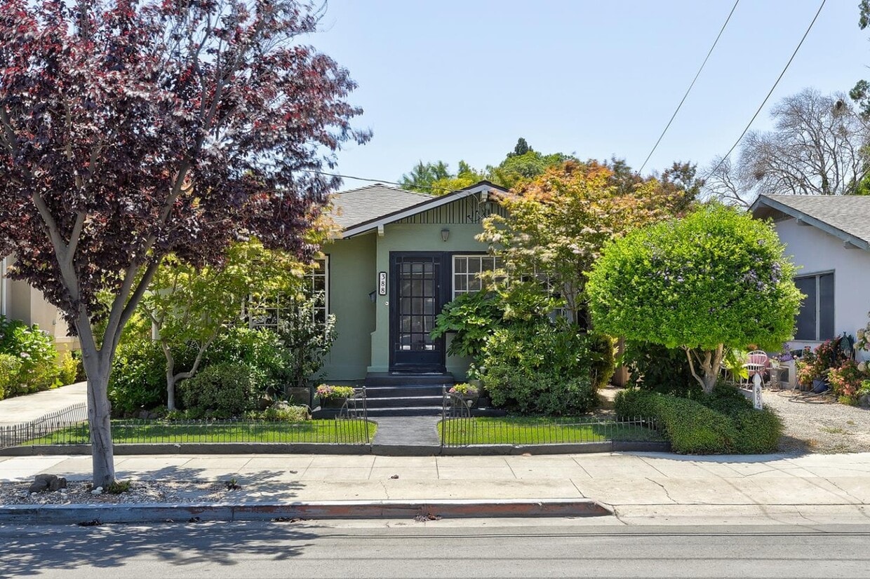 Primary Photo - 388 E Washington Ave
