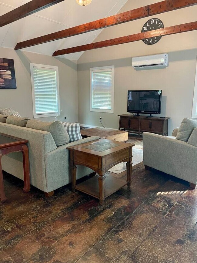 Foto del edificio - Cottage-style single-family home