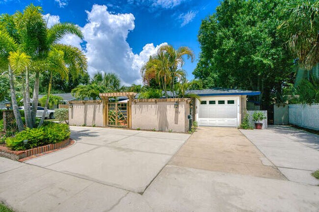 Main Parking with Garage - 1127 S Osprey Ave