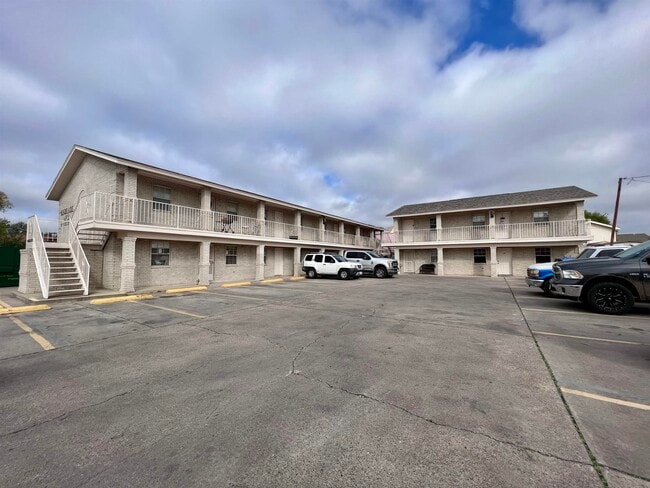 Foto del edificio - 216 E Cherry Ln