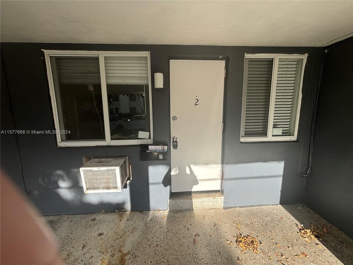 Foto principal - 610 NE 12th Ave