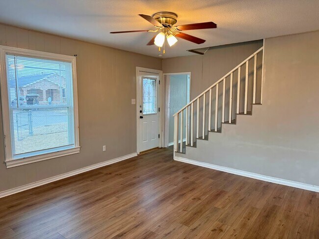 Building Photo - 2706 Palmetto Dr