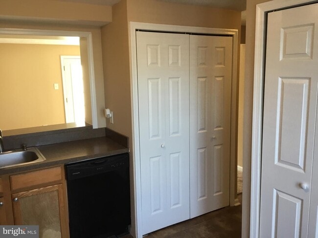Building Photo - 523 Beebe Ct