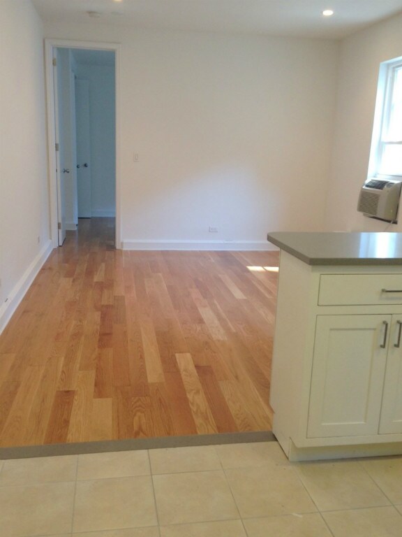 Building Photo - 209 E 66th St