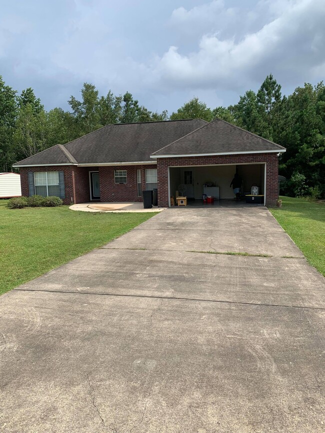 Building Photo - Beautiful 3 bedroom 2 bath home.