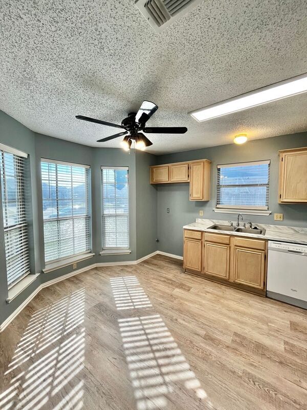 Foto del edificio - 6310 Brookbriar Ct