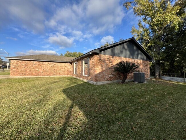 Foto del edificio - Beautifully Renovated 3BR Home in a Quiet Baton Rouge Neighborhood