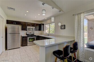 Building Photo - 8912 Signal Terrace Dr