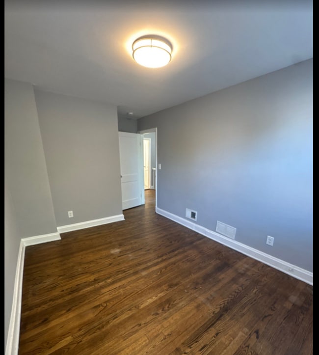 Building Photo - 3 BEDROOM HOME RENOVATED!